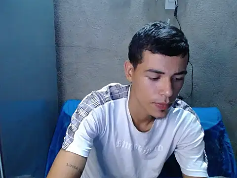 Snapshot of baldssarhappy chatting on October 15, 1:35 am baldssarhappy online show from October 15, 1:35 am