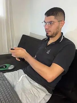 mirallesandbig online show from October 27, 9:39 pm