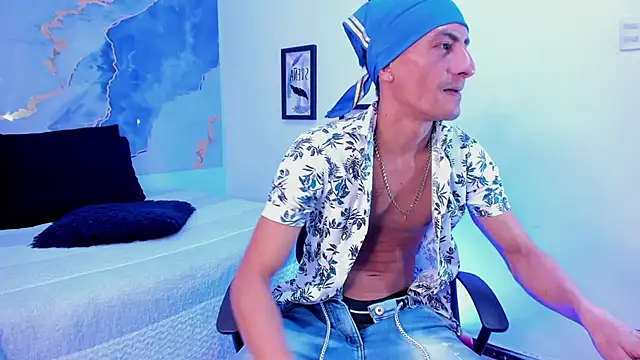 latin crissex online show from November 29, 12:40 pm