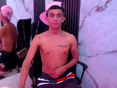 Brandonhott online show from October 16, 2:41 am