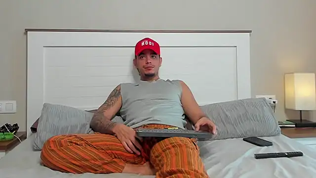 Snapshot of THIAGOA-23 chatting on October 17, 5:06 pm THIAGOA-23 online show from October 17, 5:06 pm