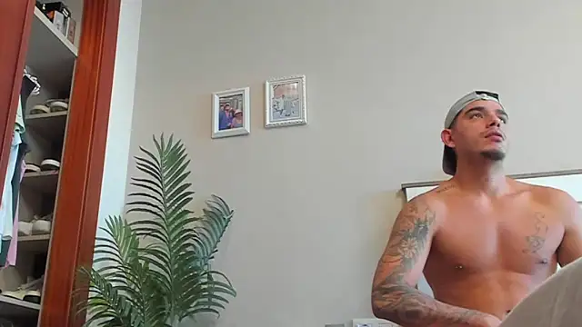 Snapshot of THIAGOA-23 chatting on October 12, 2:44 pm THIAGOA-23 online show from October 12, 2:44 pm