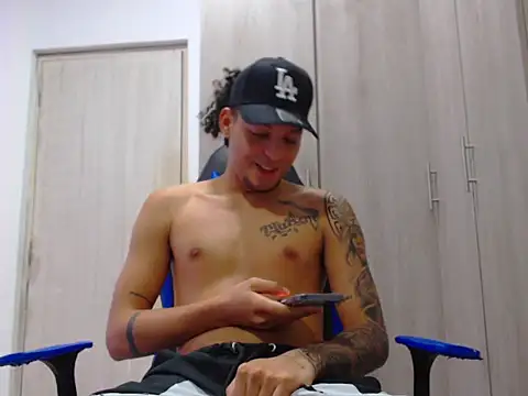 maicolgifted24 online show from October 24, 2:35 am