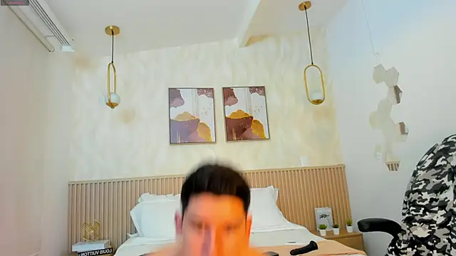 Valentino ceratii online show from October 21, 6:38 am