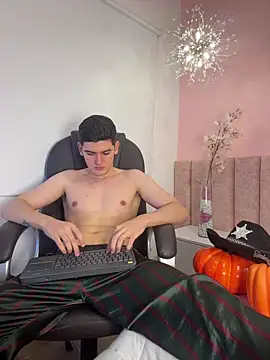 Valentino ceratii online show from October 25, 4:47 am