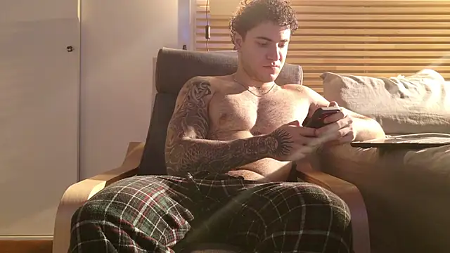 KevinWolf777 online show from April 24, 3:31 am