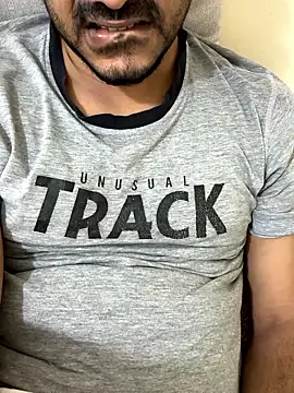 Handsome8677 online show from January 9, 10:59 pm