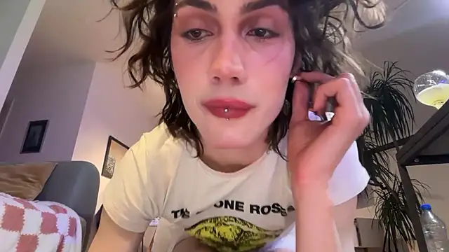 kira yoshika9e online show from April 19, 6:10 pm