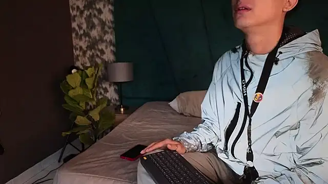 Aaron Eze online show from March 30, 12:17 pm