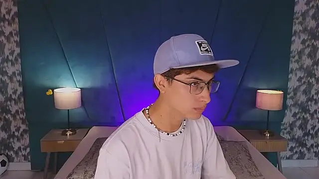 Aaron Eze online show from July 26, 1:19 pm