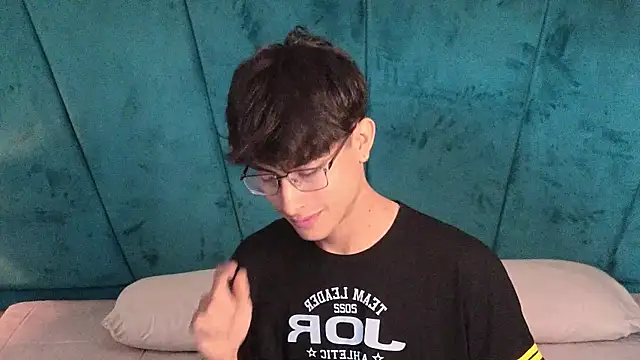 Aaron Eze online show from March 25, 1:48 pm