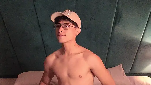 Aaron Eze online show from February 27, 1:07 am