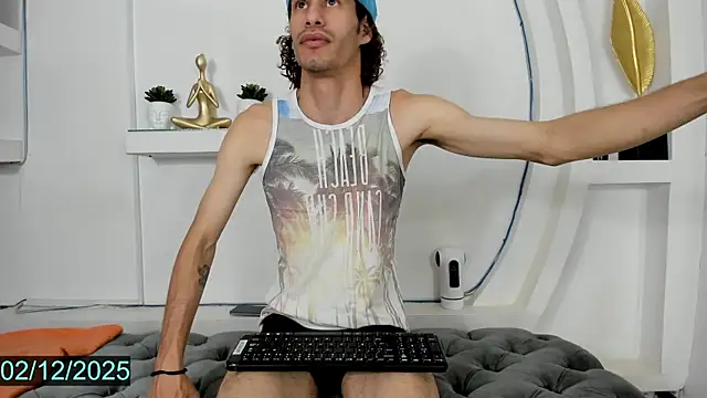 elias sn0w online show from December 2, 8:23 pm