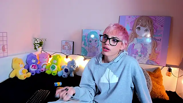 Strawberry Kitty  online show from October 19, 4:50 am