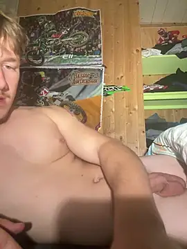 akaeverest17 online show from October 26, 6:10 pm