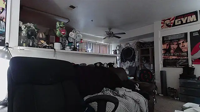 biggerisbetter12 online show from April 23, 11:07 pm