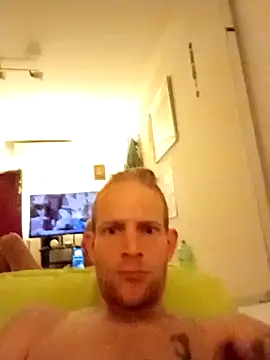 Snapshot of Lorenzo4786 chatting on October 17, 12:47 am Lorenzo4786 online show from October 17, 12:47 am