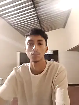 Iam Delirio online show from December 5, 1:35 am