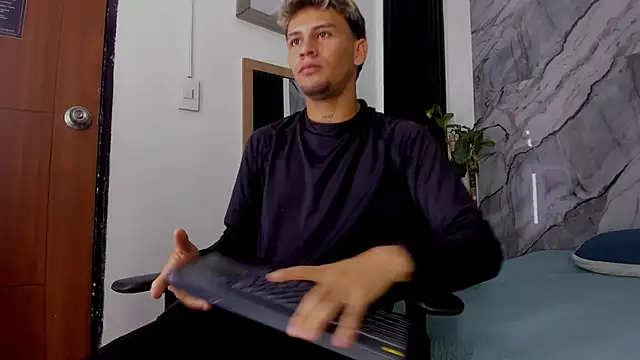 Alan-Smith1 online show from November 12, 7:52 pm