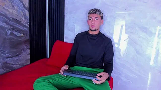 Alan-Smith1 online show from October 20, 7:40 pm