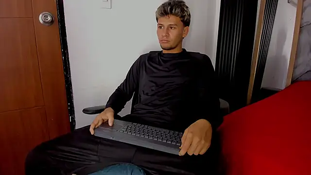 Alan-Smith1 online show from November 18, 8:01 pm