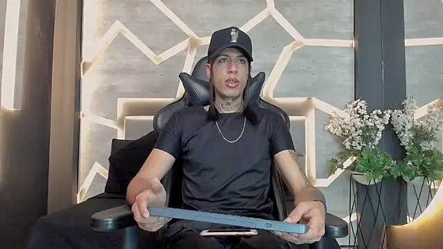 ArohomLester online show from November 14, 11:11 am