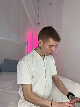 Cristian  Dior online show from February 21, 10:16 am