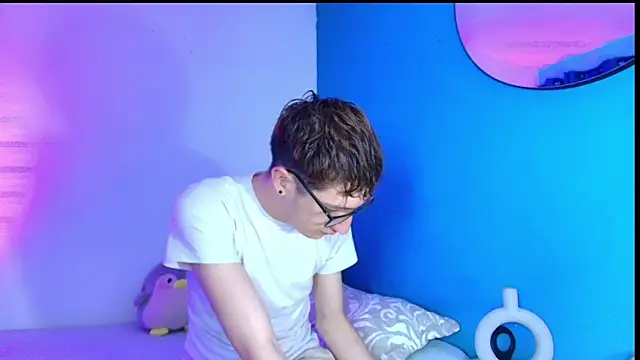 Erick Taylor3 online show from February 9, 9:08 pm