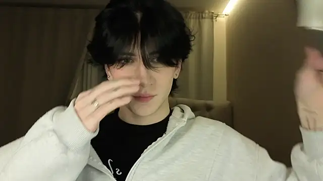 Oliver star boy  online show from April 18, 6:53 pm