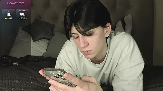 Oliver star boy  online show from February 18, 5:43 pm