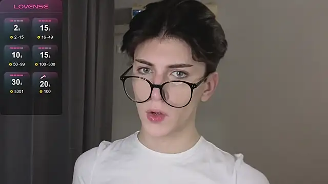 Oliver star boy  online show from November 26, 2:31 pm