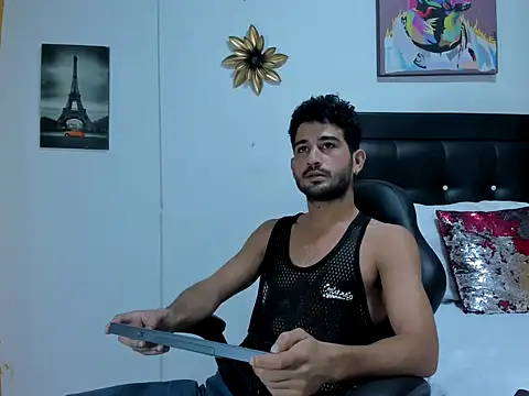 axel aron  online show from October 25, 2:13 am