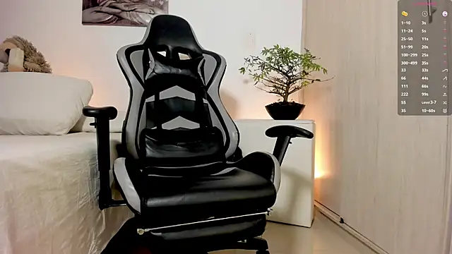 IamKael  online show from February 15, 10:40 pm