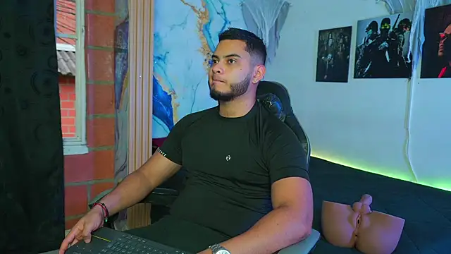 Tiler wolker online show from November 7, 10:35 pm