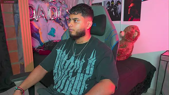 Tiler wolker online show from April 23, 12:04 am