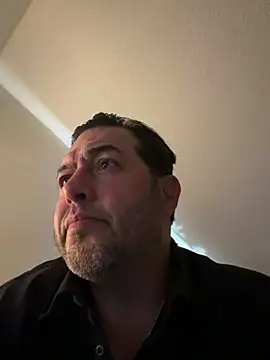 ezrah23 online show from January 14, 6:44 pm