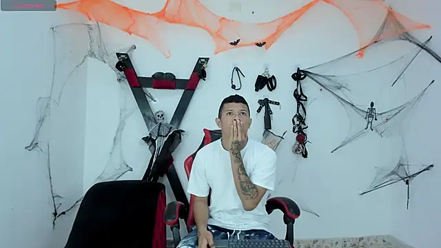 Steven19 LatinBoy online show from October 30, 12:06 pm