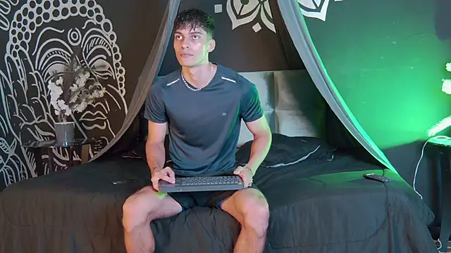 AlessioVitale online show from November 8, 1:03 pm