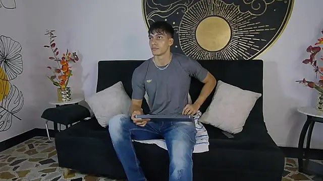 AlessioVitale online show from November 10, 12:32 pm