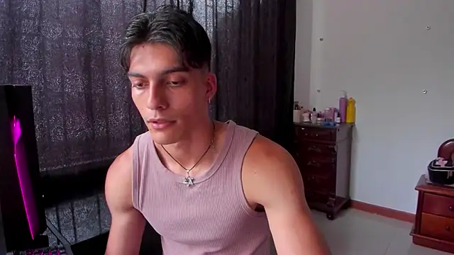 AlessioVitale online show from March 26, 9:08 pm