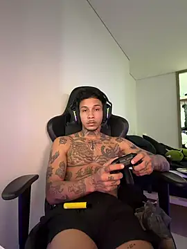 Royaltysosa1998 online show from July 26, 2:19 am