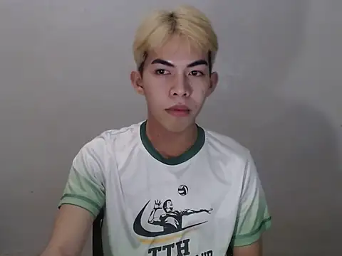 Urhotsilverboy online show from June 8, 4:30 pm