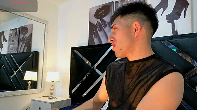 Un Sluttyy online show from April 13, 11:33 am