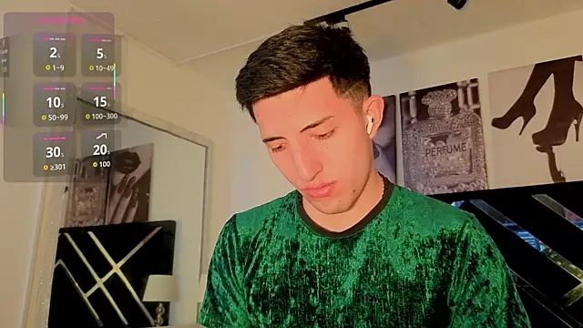 Un Sluttyy online show from June 1, 6:52 pm