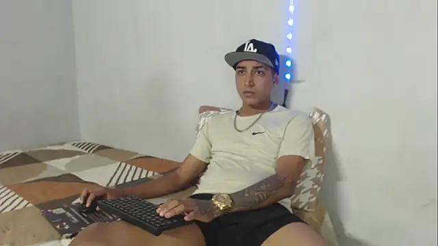 scotthott online show from November 10, 8:25 pm