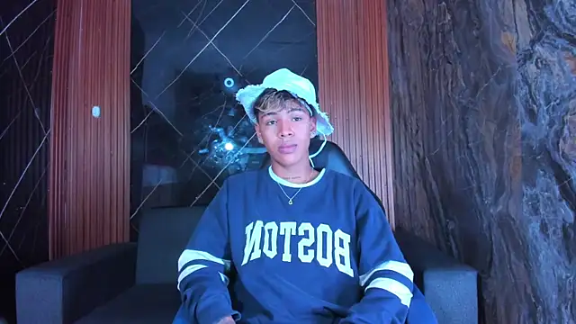 Timmy Kiing  online show from November 24, 8:54 pm