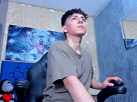 ElanGiraldo online show from April 12, 12:25 am