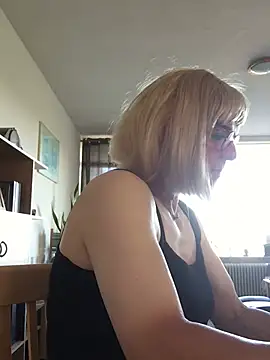 simone xdressing online show from July 1, 6:19 pm