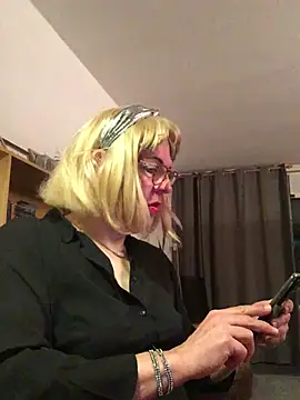 simone xdressing online show from March 8, 12:30 am