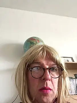 simone xdressing online show from February 12, 2:10 pm